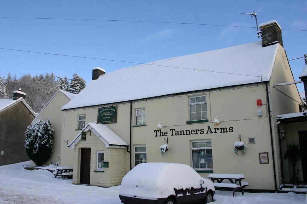 The Tanners Arms Hotel Devynock Exterior photo